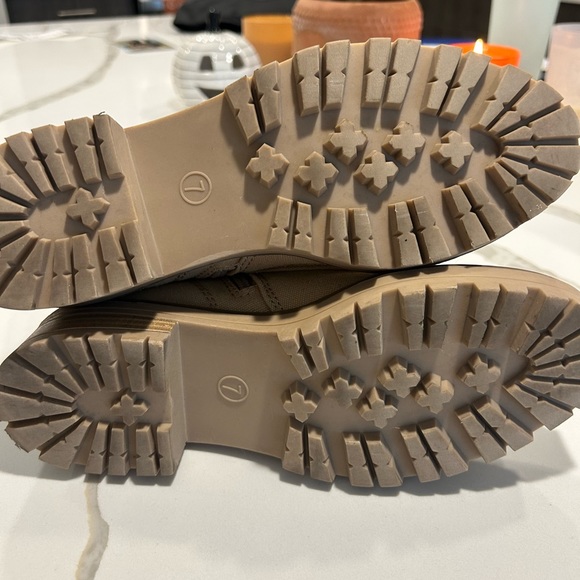 NEW Canvas Lace Up Boots-Size 7 - Picture 4 of 4